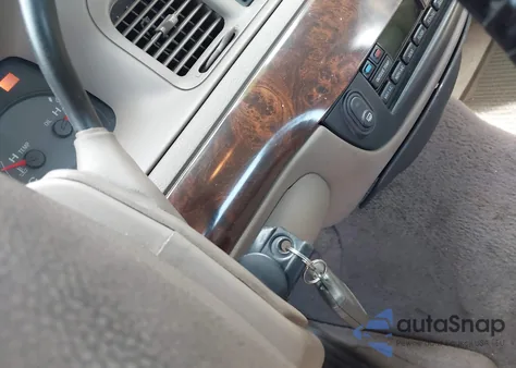 2005 Mercury Grand Marquis Ls/Lse from USA, damaged, VIN 2MEFM75W25X657278